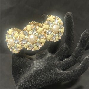 Gold and Cream Floral Pearl Bracelet